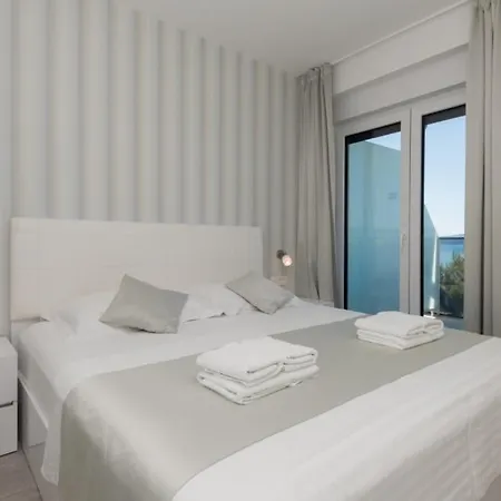 Mia 6 - Omis By Guide