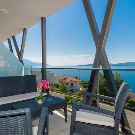 Mia 6 - Omis By Guide *