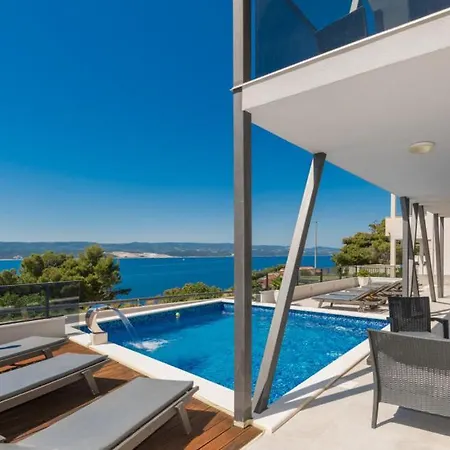 Mia 6 - Omis By Guide
