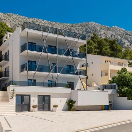 Mia 6 - Omis By Guide *