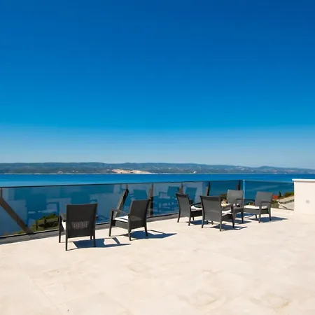 Mia 6 - Omis By Guide